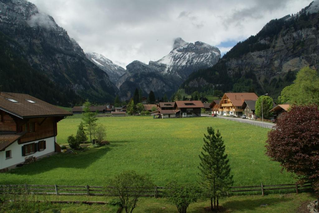 Hotel Pension Spycher Kandersteg Exterior photo